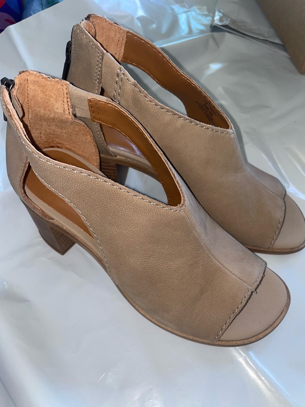 Lucky Brand LK-Saimy Taupe Open-Toe Block Heel Sandals-Size 5